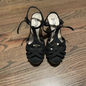 Strappy wedge sandal